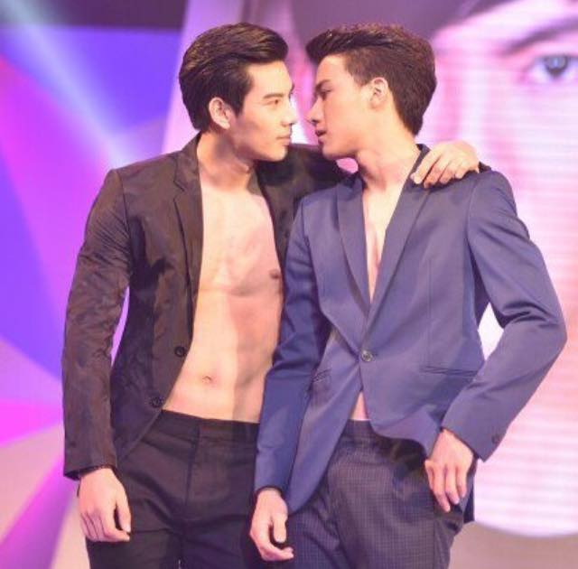 หนุ่มจุฬาน่าเจี้ยะ จากเพจ chula sexy boys