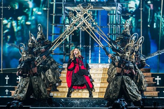อลังการสมการรอคอย คอนเสิร์ต มาดอนน่า ในประเทศไทย วันนี้ (Madonna Rebel Heart Tour Bangkok)
