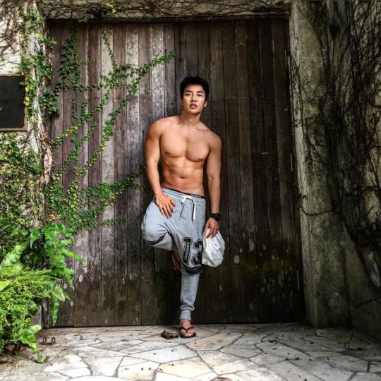 ถอดโชว์เรือนร่าง 1042