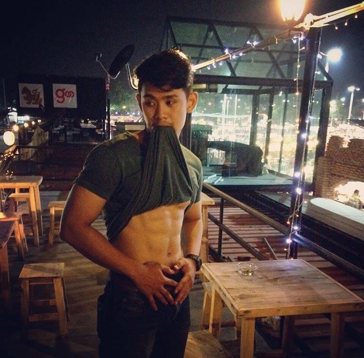 หนุ่มตี๋ หุ่นแซ่บ