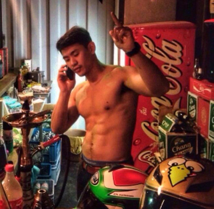 หนุ่มตี๋ หุ่นแซ่บ