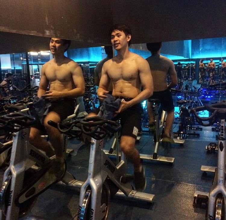 หนุ่มตี๋ หุ่นแซ่บ