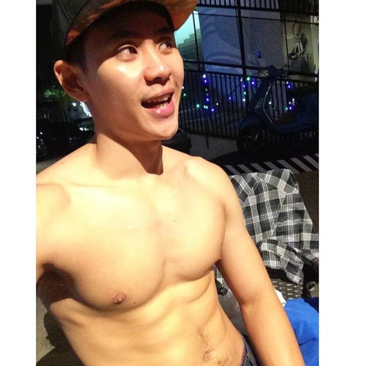 หนุ่มตี๋ หุ่นแซ่บ