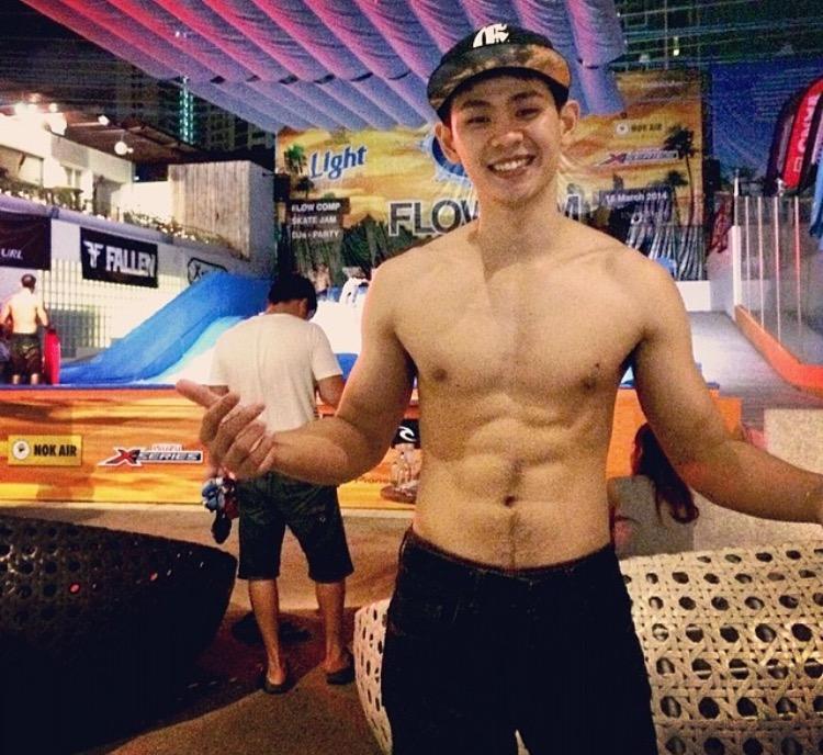 หนุ่มตี๋ หุ่นแซ่บ