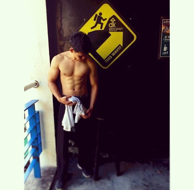 หนุ่มตี๋ หุ่นแซ่บ