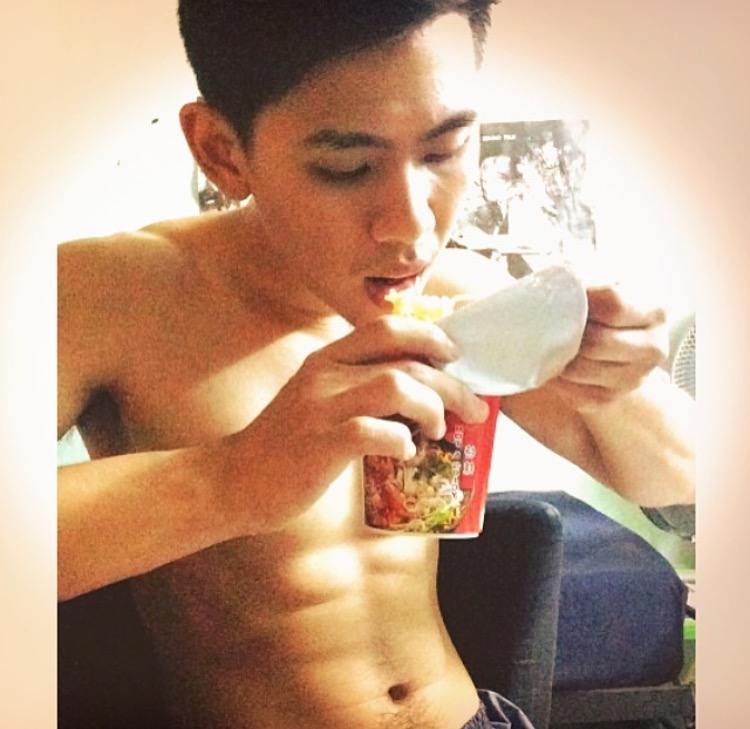 หนุ่มตี๋ หุ่นแซ่บ