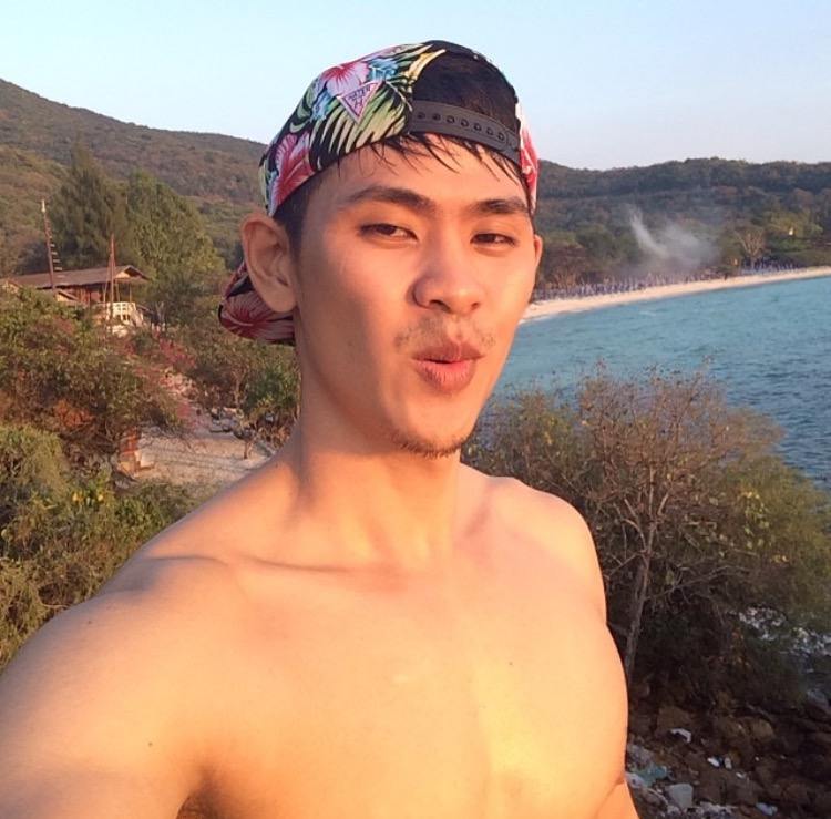 หนุ่มตี๋ หุ่นแซ่บ