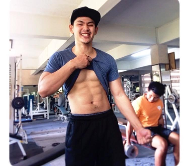 หนุ่มตี๋ หุ่นแซ่บ