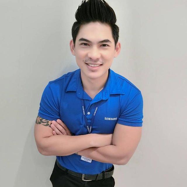 หนุ่มหล่อหุ่นฟิตเฟริม์