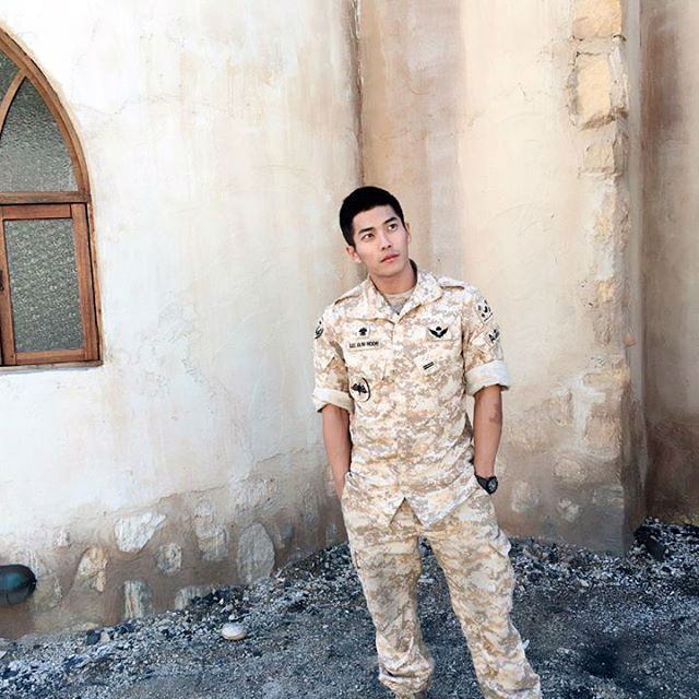 เอาไอจีพี่ทหารอัลฟาทีมจากซีรีส์ #DescendantsoftheSun มาฝาก ทีมภริยาทหารฟอลด่วน!