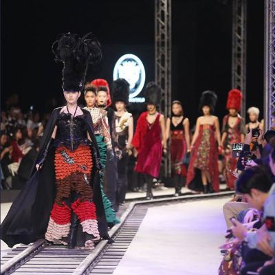 Fashion Runway บนรางรถไฟ ของ ใหม่ ดาวิกา ชุดนี้เริ่ดๆๆ