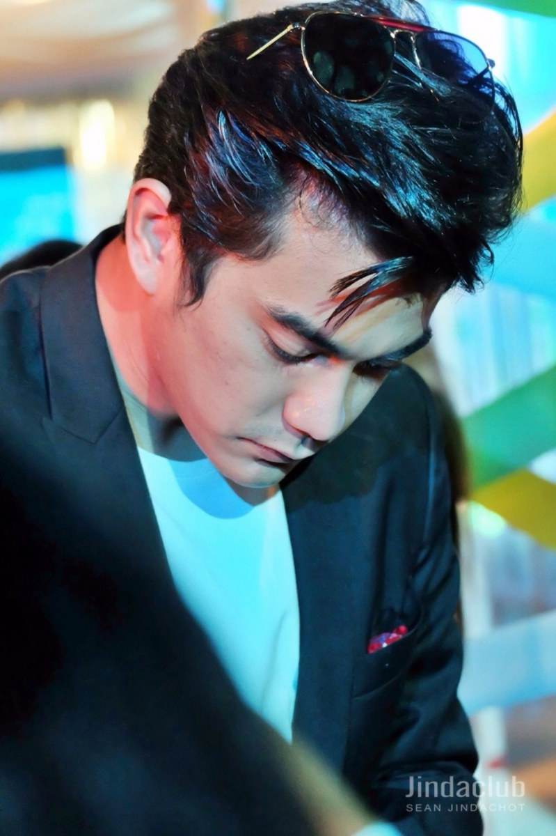 ฌอห์ณ...อยากเลีย