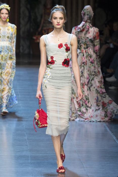 อั้ม พัชราภา สวย เจิด สุดๆ ในชุดเดรสลายดอกของแบรนด์ดัง Dolce & Gabbana