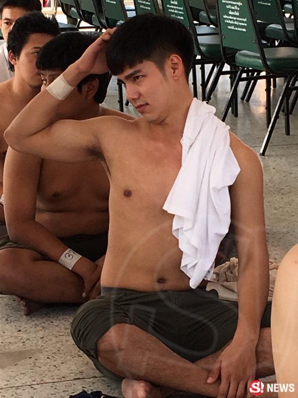 บูม กิตตน์ก้อง สมัครทหาร