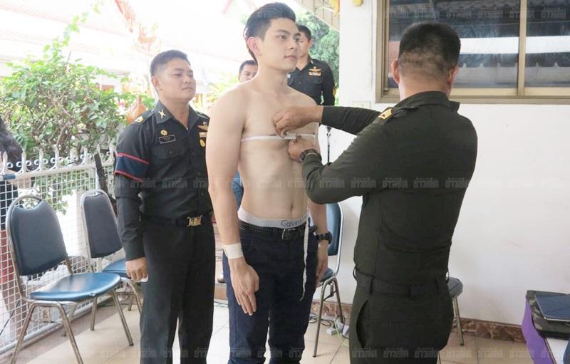 เอี๊ยง สิทธา สมัครทหาร