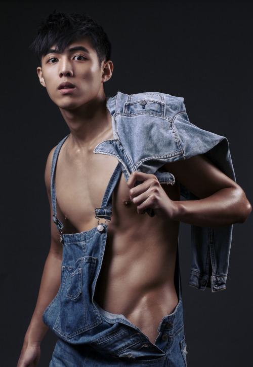 ถอดโชว์เรือนร่าง 1095