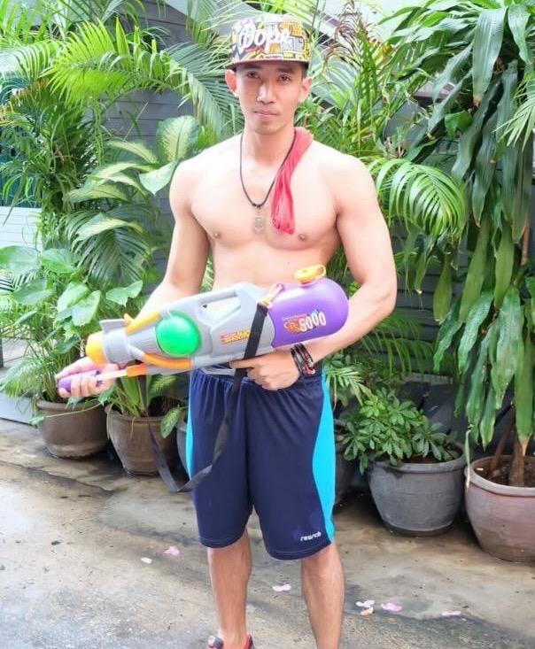 ส่องผู้ชายเล่นน้ำ  Songkran 16