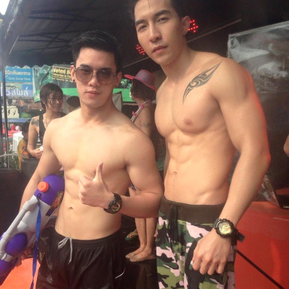 เลียหลังมื้อเที่ยง