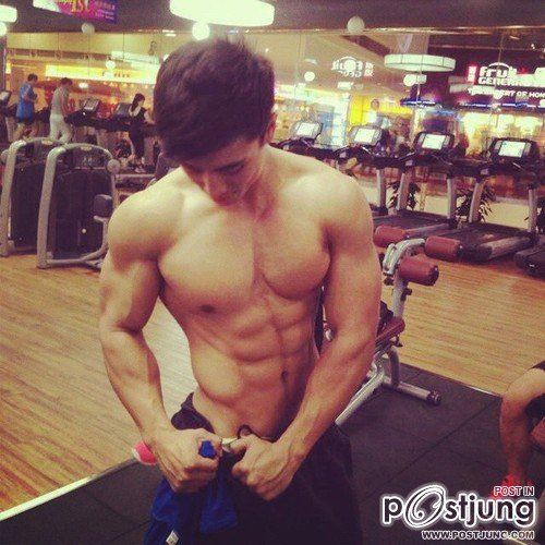 ฉันทำงานไปด้วยโพสต์หนุ่มแซบไปด้วย  786