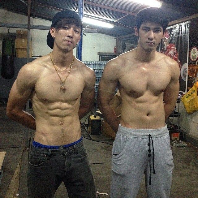 2 iN 1 No.33 หล่อ ล่ำ มีเนื้อ ปะทะ หล่อ ผอม แข็ง...แรง)