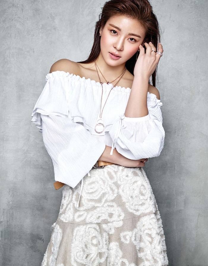 Ha Ji Won @ Vogue Taiwan May 2016