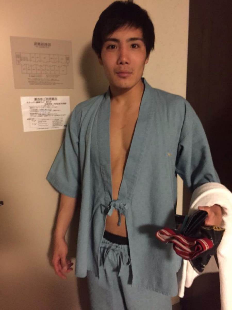 หนุ่มแซ่บเป็นต่อ รูปหล่อเป็นรอง 36 หนุ่มๆแต่งตัวเพื่อเปลี่ยนบรรยากาศ Zeed.........