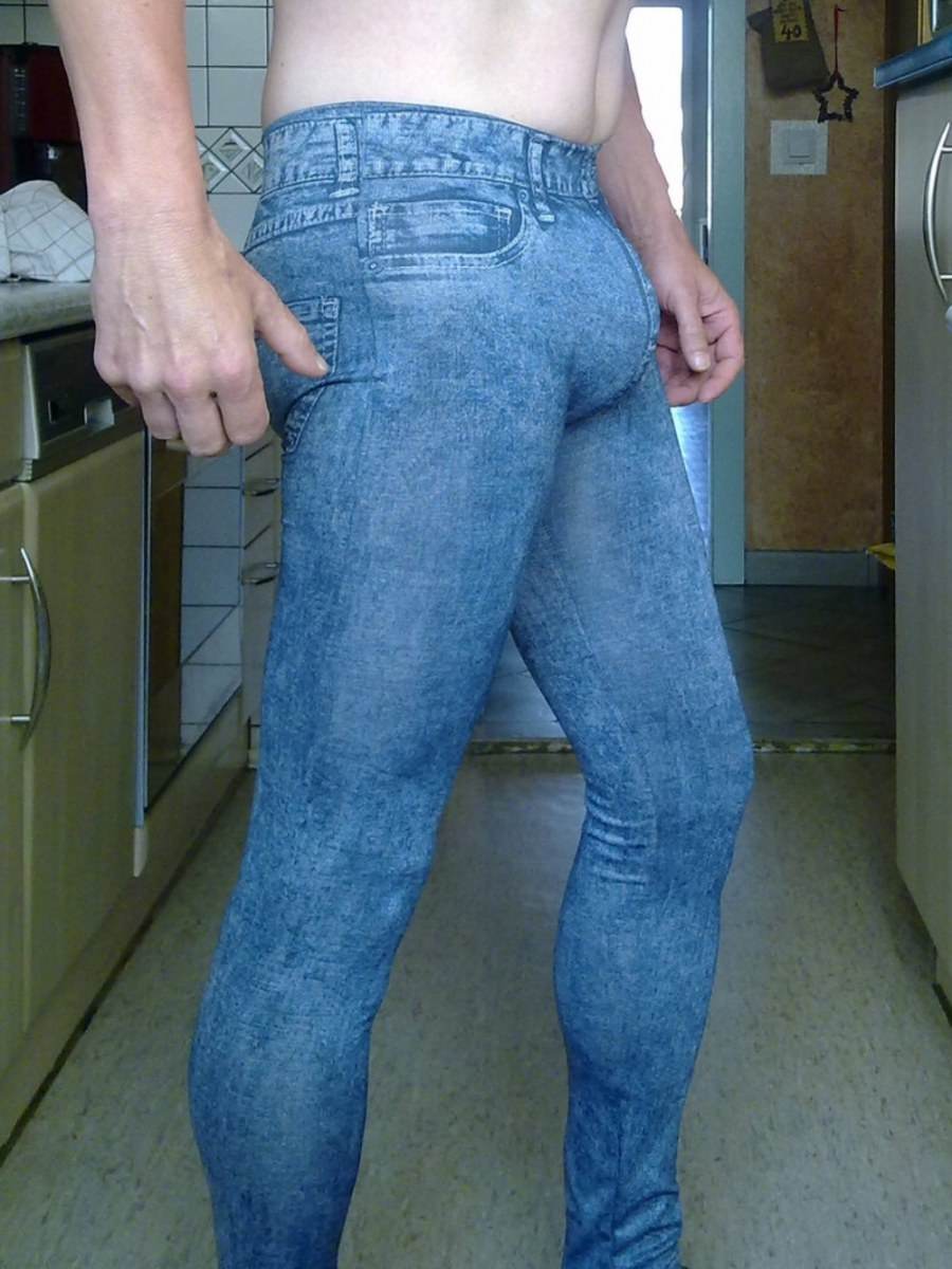 Мужчины в джинсах с большим