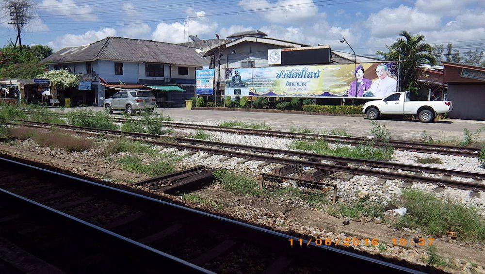 หน้าสถานีรถไฟนาบอน