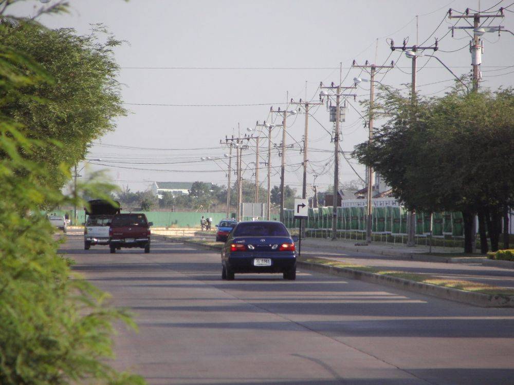 ถนนปัญญาอินทรา ผ่านซาฟารีเวิลด์ ปี ค.ศ.2005