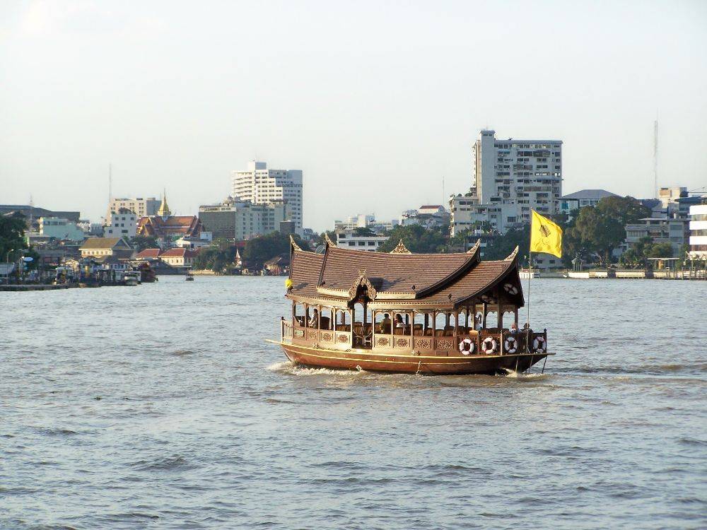 เรือนักท่องเที่ยว