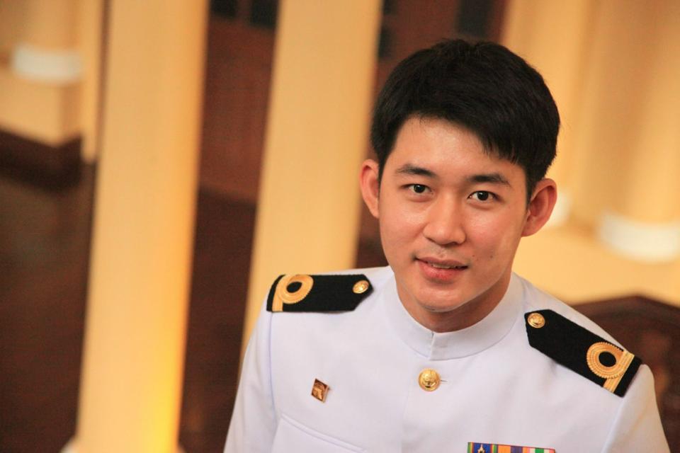 แพ้ทาง คนในเครื่องแบบ