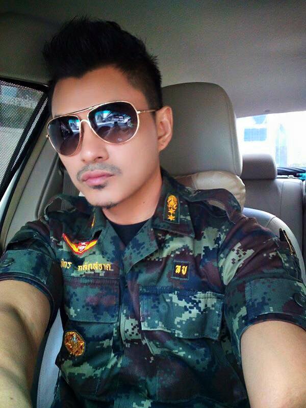 แพ้ทาง คนในเครื่องแบบ