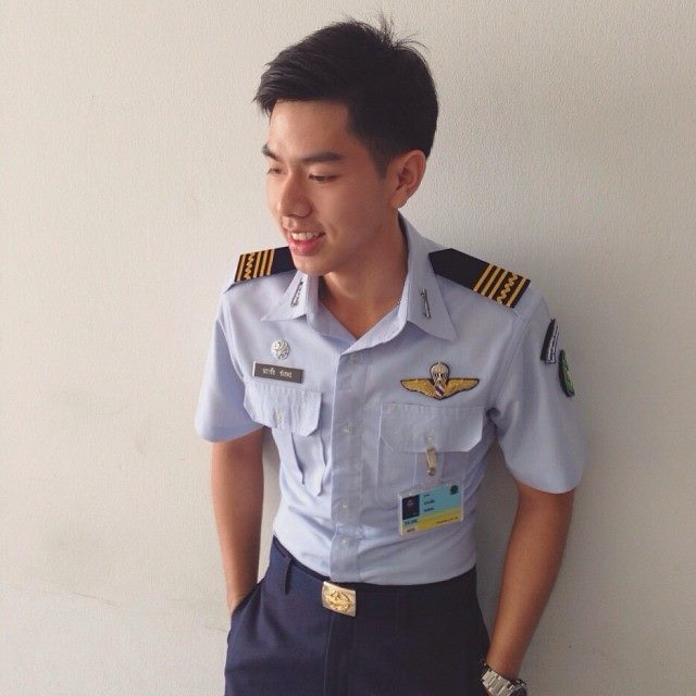 แพ้ทาง คนในเครื่องแบบ