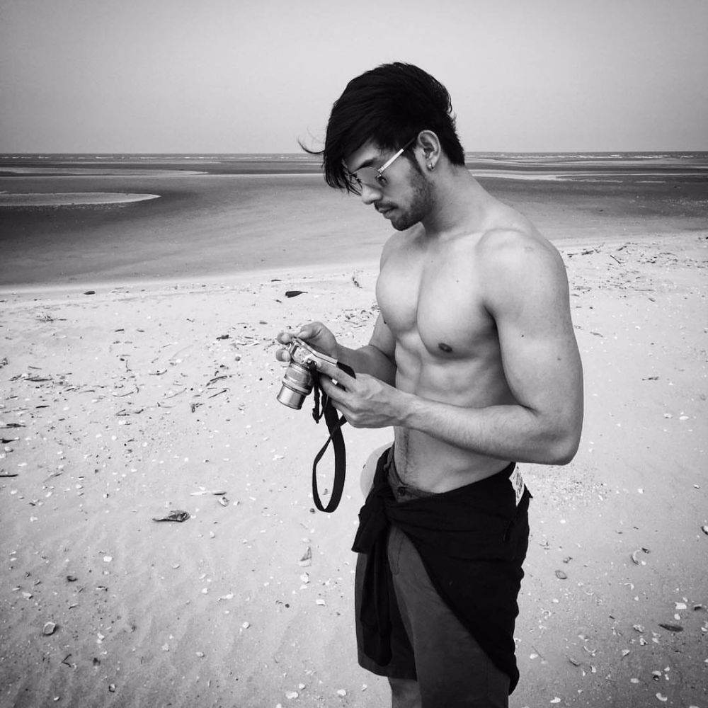 "บุ๊ค ภูดิท" ฟินกับการเปลืยยกายของหนุ่มแซ่บคนนี้