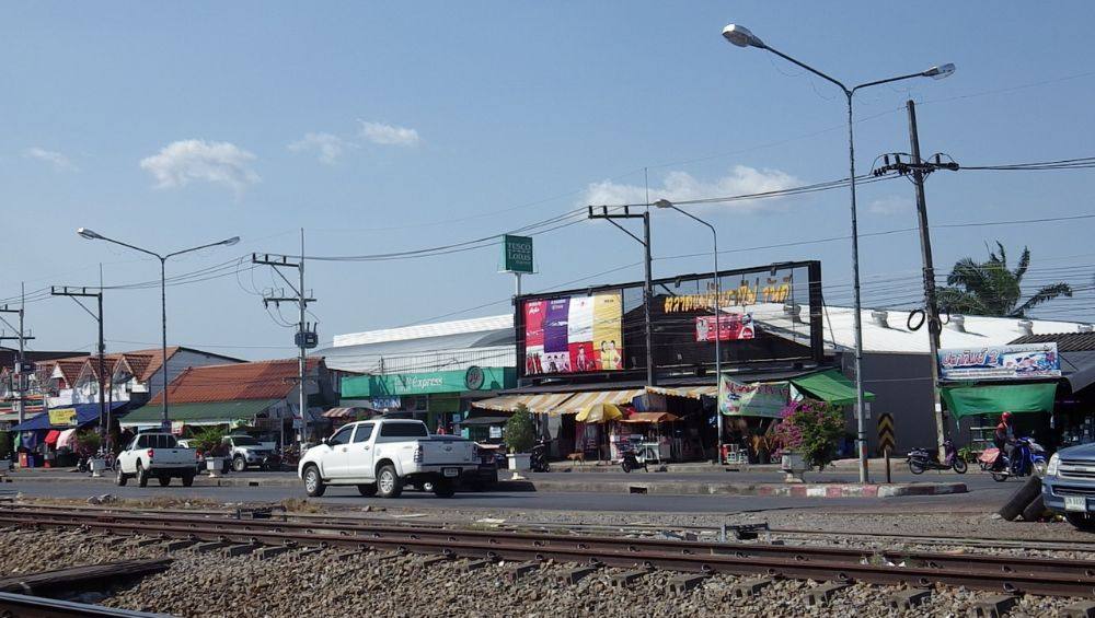 หน้าสถานีรถไฟคลองจันดี