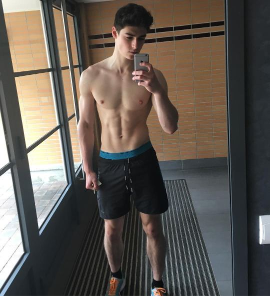 ฟินกับหนุ่มล่ำ