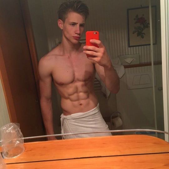 ฟินกับหนุ่มล่ำ