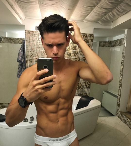 ฟินกับหนุ่มล่ำ