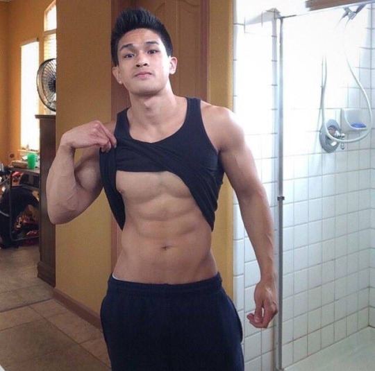 ฟินกับหนุ่มล่ำ