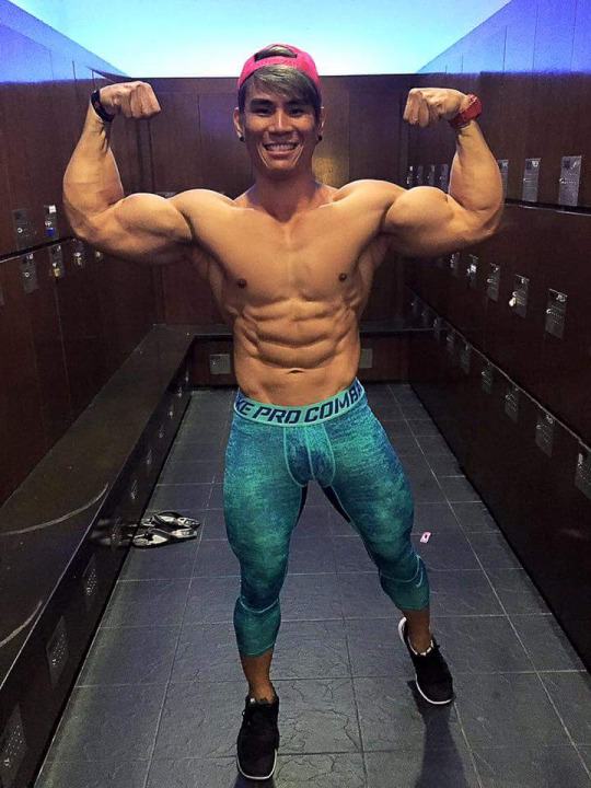 ฟินกับหนุ่มล่ำ