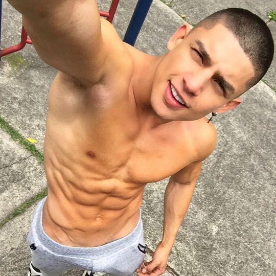 ฟินกับหนุ่มล่ำ