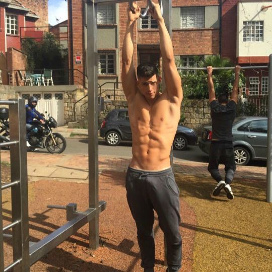 ฟินกับหนุ่มล่ำ