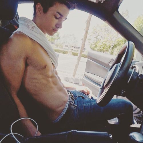 หนุ่มล่ำไหมคะ