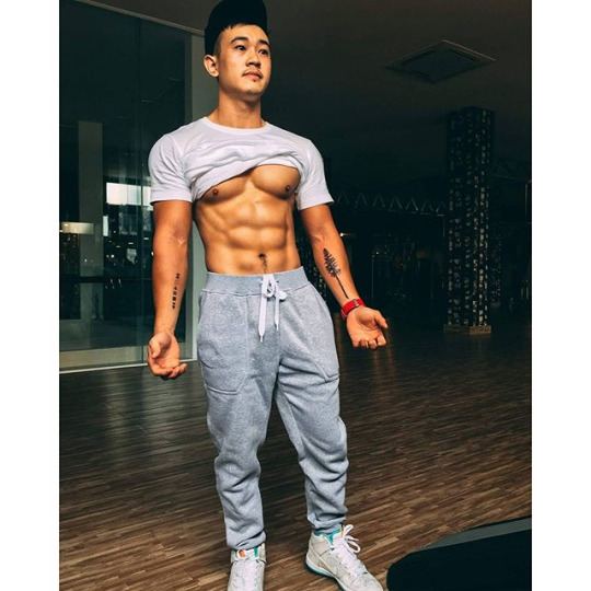 ส่องผู้ชายล่ำ 3