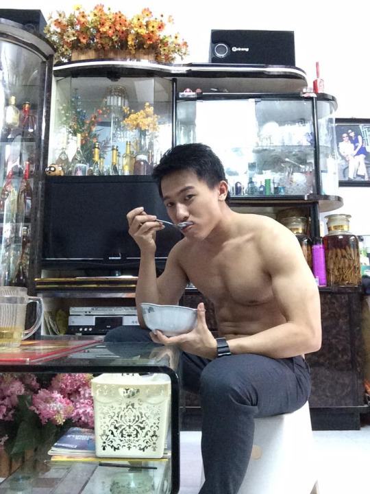 ส่องผู้ชายล่ำ 3