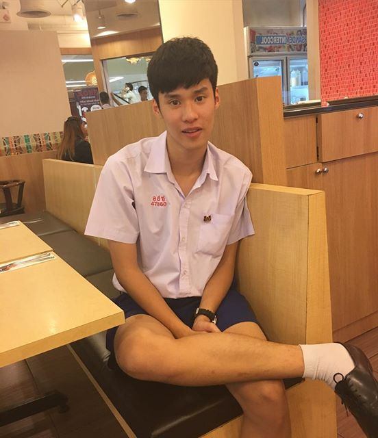 ส่องภาพความหล่อของ “น้องพีค ภีมพล” ผู้รับบทเป็นฟิวส์ ในซีรีส์ชวนจิ้นเรื่องใหม่ “Make It Right Series” หล่อหน้าใสแบบสุดๆ!