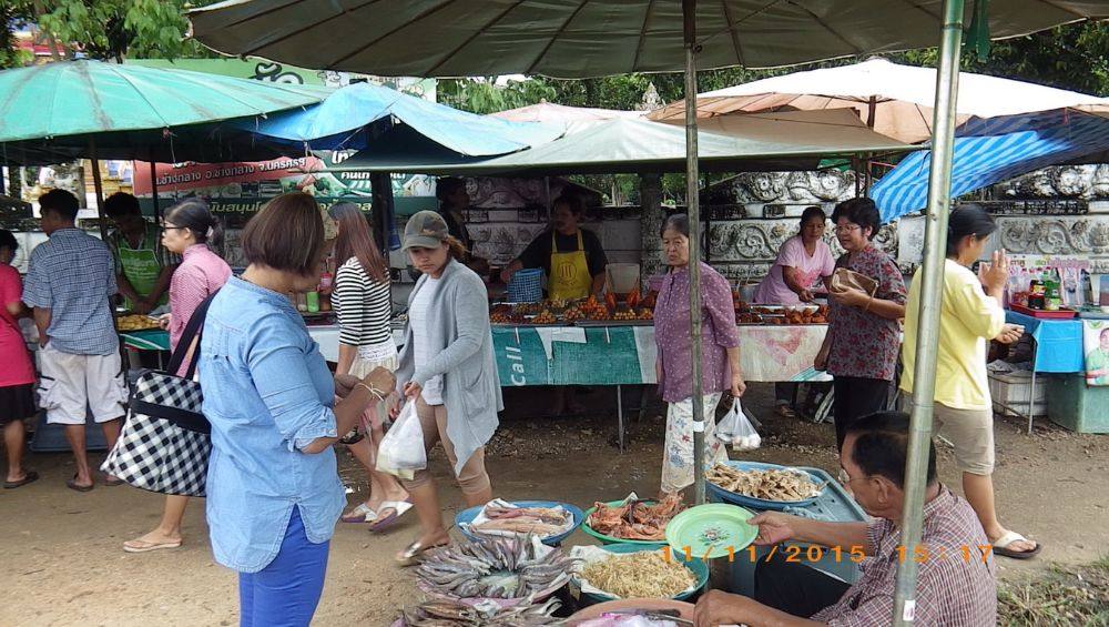 ตลาดนัดบ่าย วันจันทร์ พุธ ศุกร์