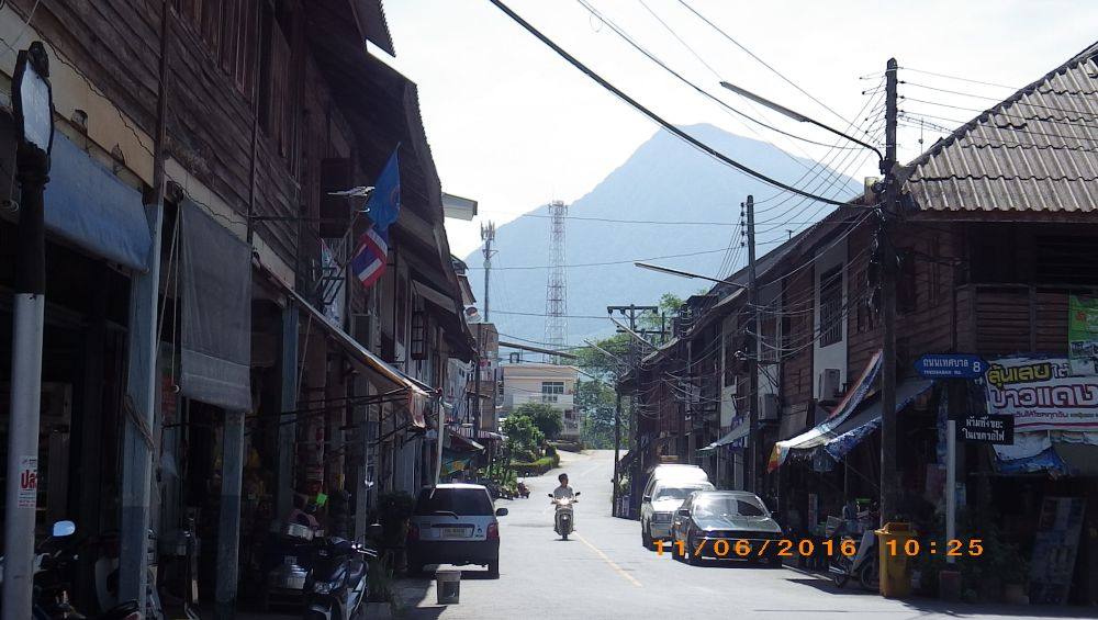 ใกล้สถานีรถไฟนาบอน มีกล้องวงจรปิดทั่วตลาด