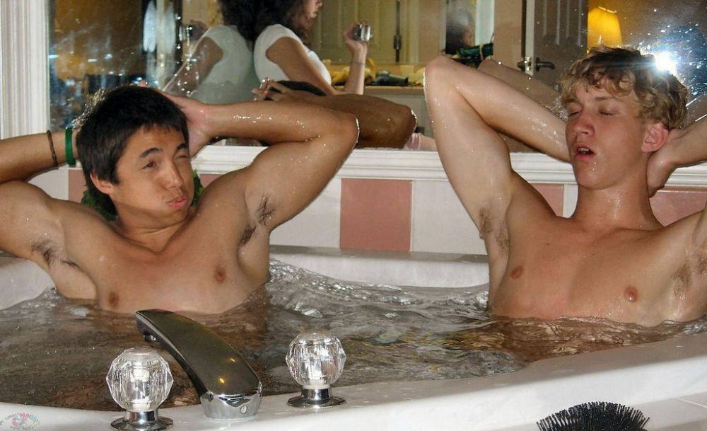 Charming Young Sexy 38 หนุ่มวัยรุ่นไม่ยอมแพ้ ยกพวกพร้อมความใส เต่ง ตุง มาสมทบ