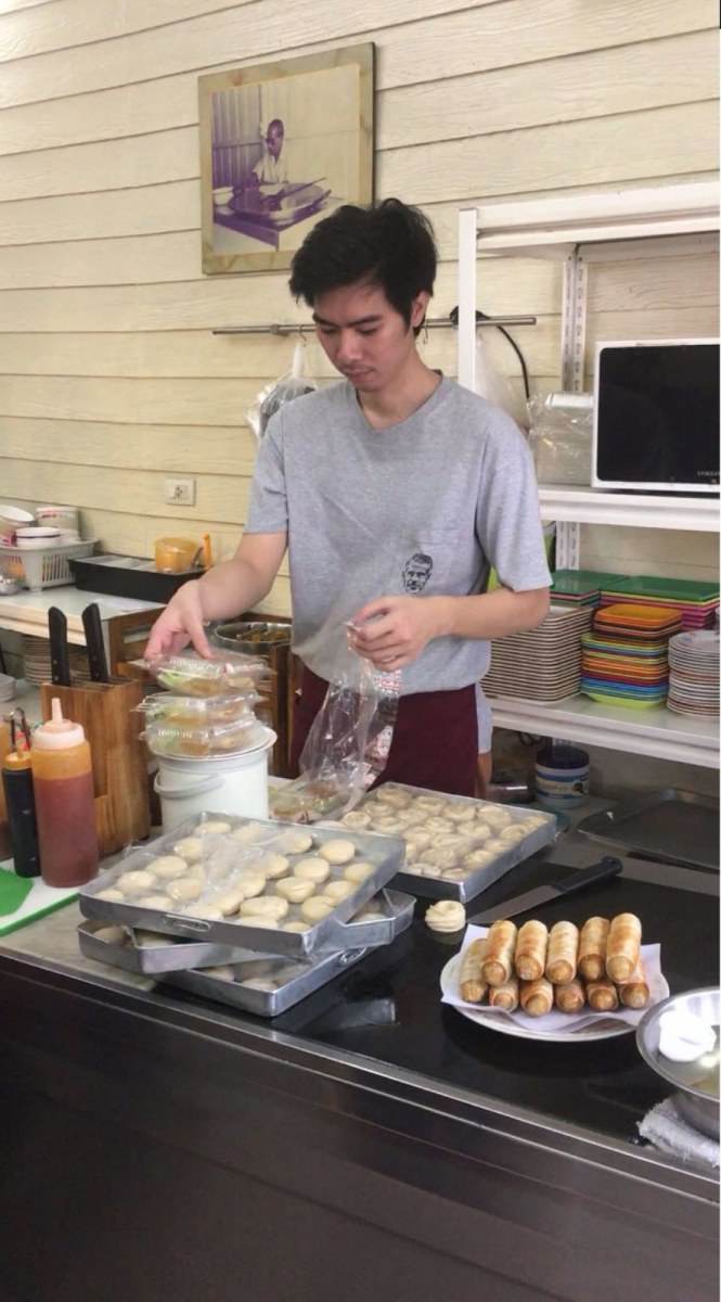 แอบส่องเด็กเสิร์ฟหน้าตาดี (โรตีมะตะบะ)